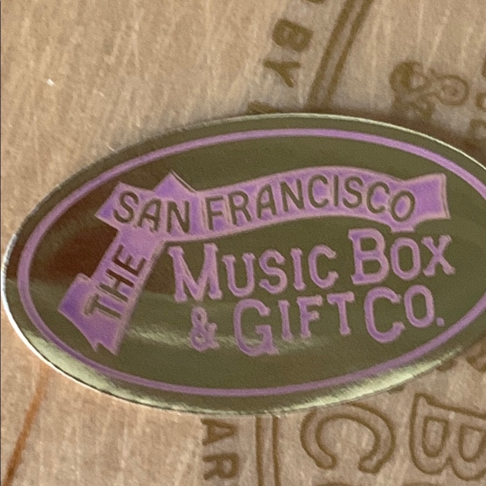 San Francisco Music Box with Italian Craftsmanship “Beauty & The Beast” Disney - Picture 6 of 7
